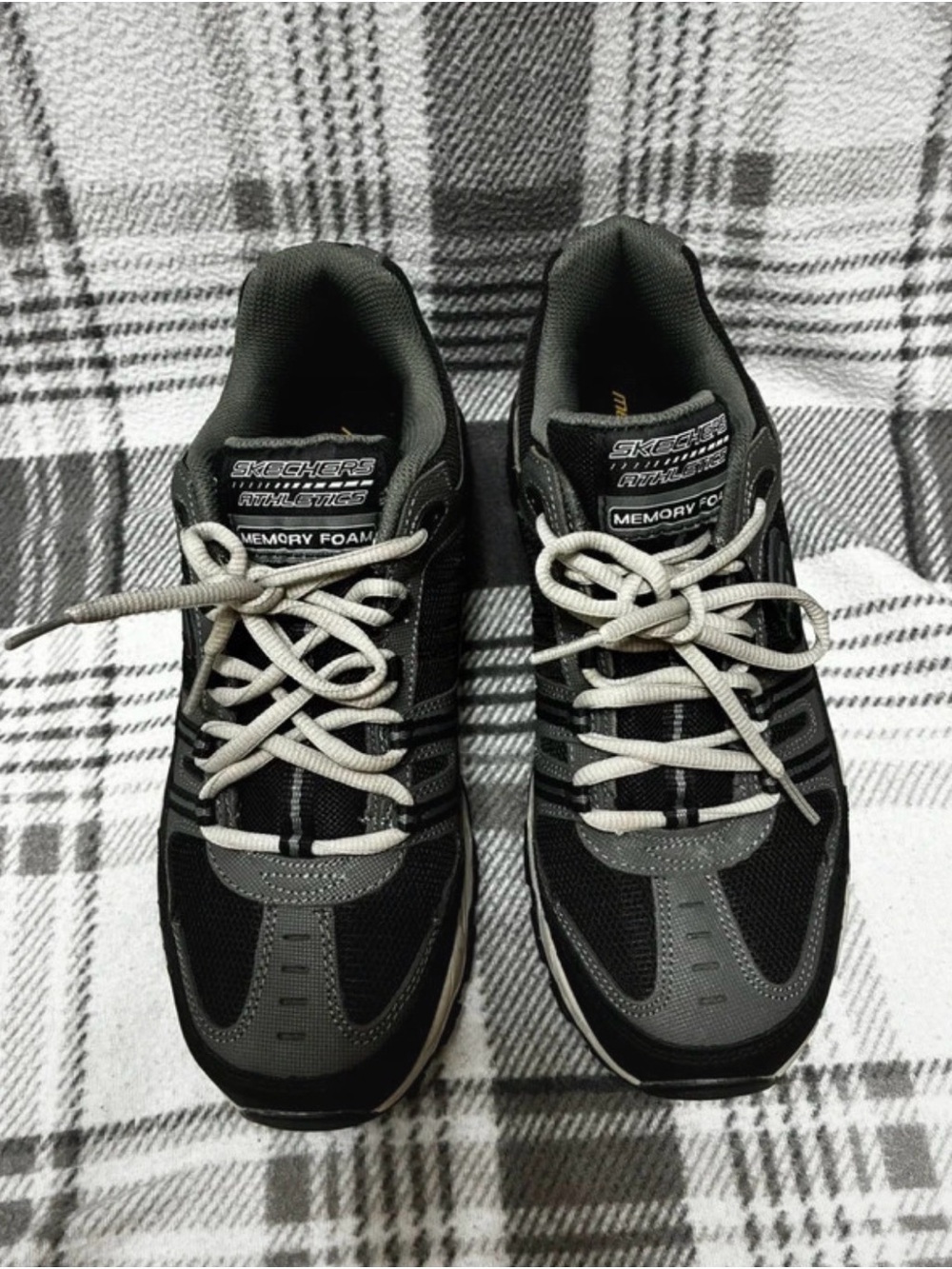 Skechers Men’s Black and Gray Athletic Memory Foam Sneakers size 9